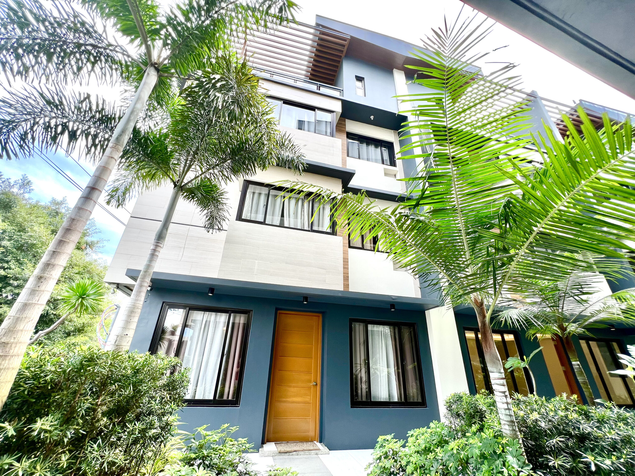M2302: AFFORDABLE & CLASSY 3-4 BEDROOM TOWNHOUSE IN SAN JUAN